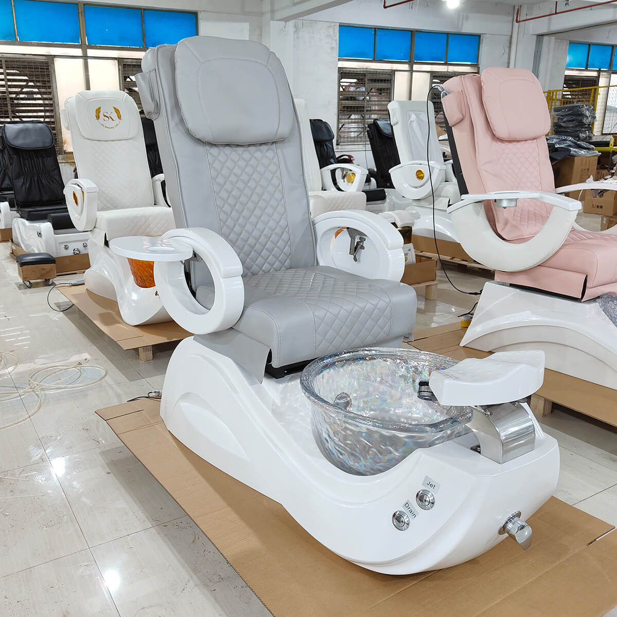 Ergonomic Grey Pedicure Chair with Iridescent Crystal Bowl & Wave LED Base 3 34004-2